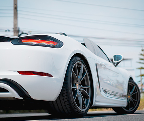 POSH CARS RENTAL - Luxury Car Rental - บริษัทเช่ารถหรูและรถซุปเปอร์คาร์ระดับไฮเอนด์ เราพร้อมจะมอบประสบการณ์การขับขี่ รถหรู ทุกรูปเเบบ ให้กับนักเดินทางและผู้ชื่นชอบรถยนต์ ที่ Posh Car Rental เราใส่ใจเรื่องความหรูหราและประสิทธิภาพในทุกการขับขี่ของลูกค้า